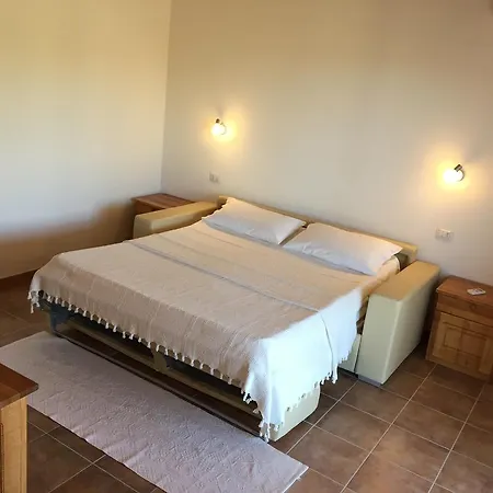 Agriturismo Mieleamaro مزرعة للإقامة *