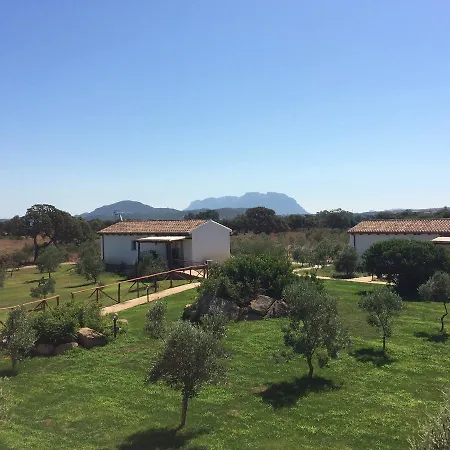 Agriturismo Mieleamaro * أولبيا