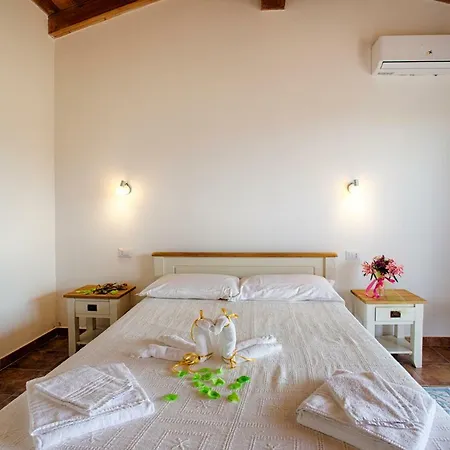 Agriturismo Mieleamaro * أولبيا